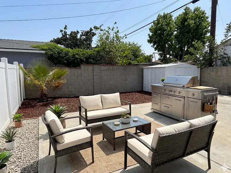 7535 Elmer Ave — Photo 11