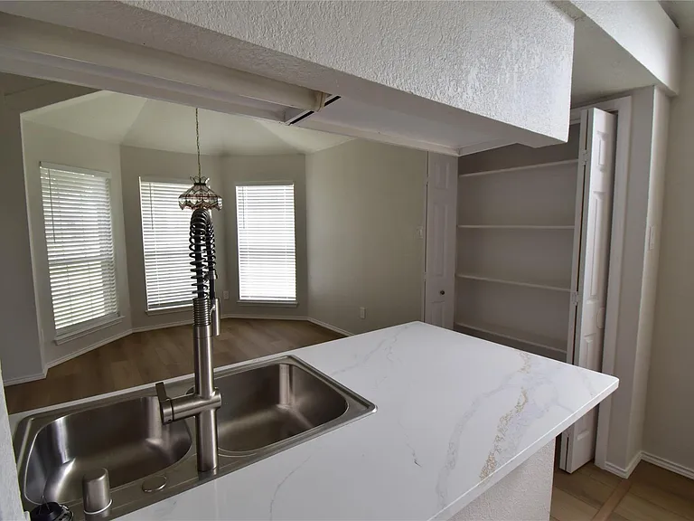 7837 Roundtable Rd — Photo 10