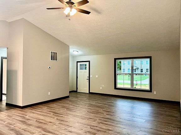 5th image of 102 Brittany Ln