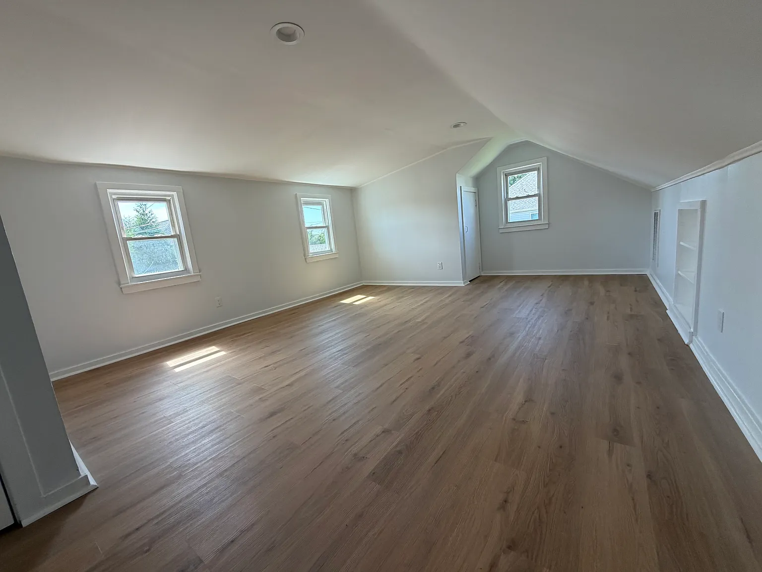 4 bed, $4,400 — Photo 4