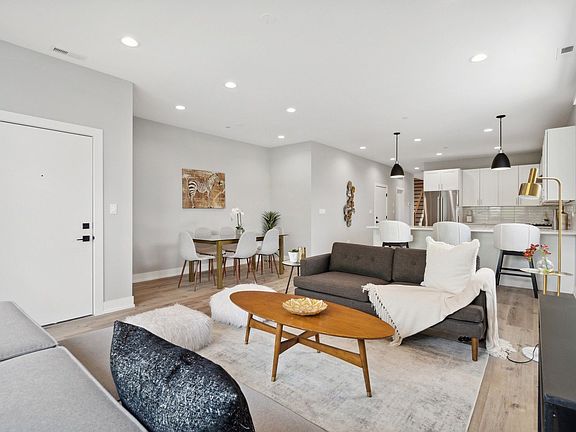 5th image of 3335 N Sheffield Ave #Penthouse