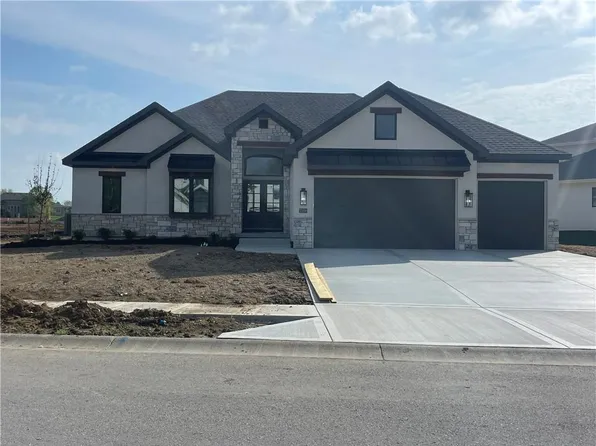 2309 Fishing Ln, Kearney, MO 64060