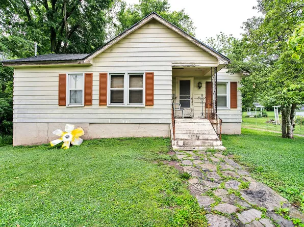 120 S 6th St, Bradfordsville, KY 40009