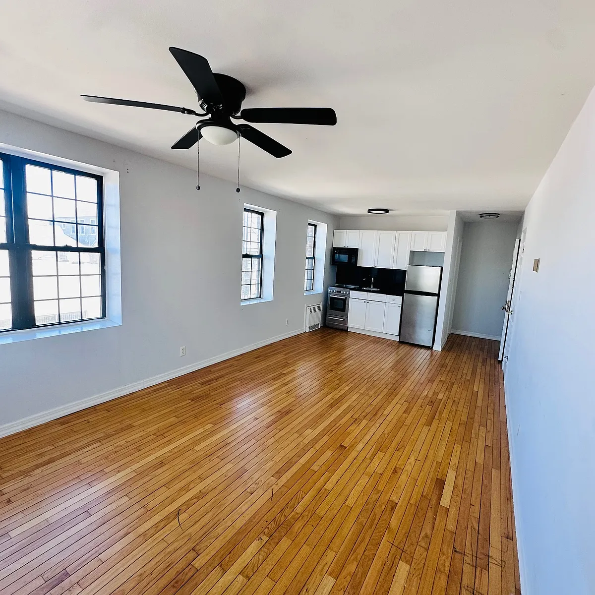 Building Photo - 890 W Beech St #1I