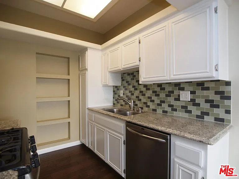 10627 Moorpark St #4 — Photo 7
