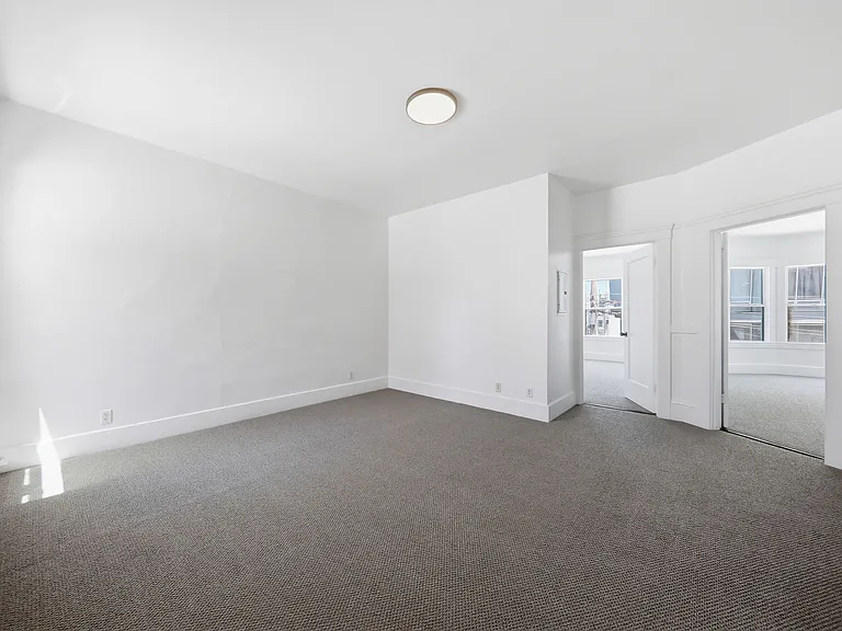 320 Harriet St — Photo 1