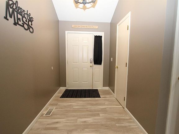 3rd image of 124 Jeremy Dr