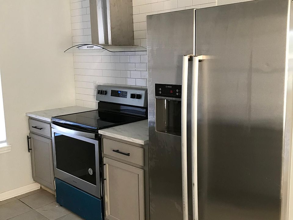 1st image of 206 E Avenue A
