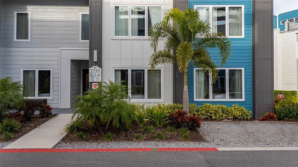 3 bed, 3.0 bath, 1500 sqft, $2,400 — Photo 1