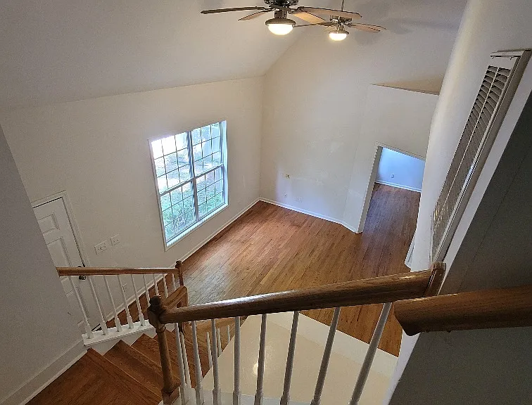 315 Robin Hood Rd — Photo 6