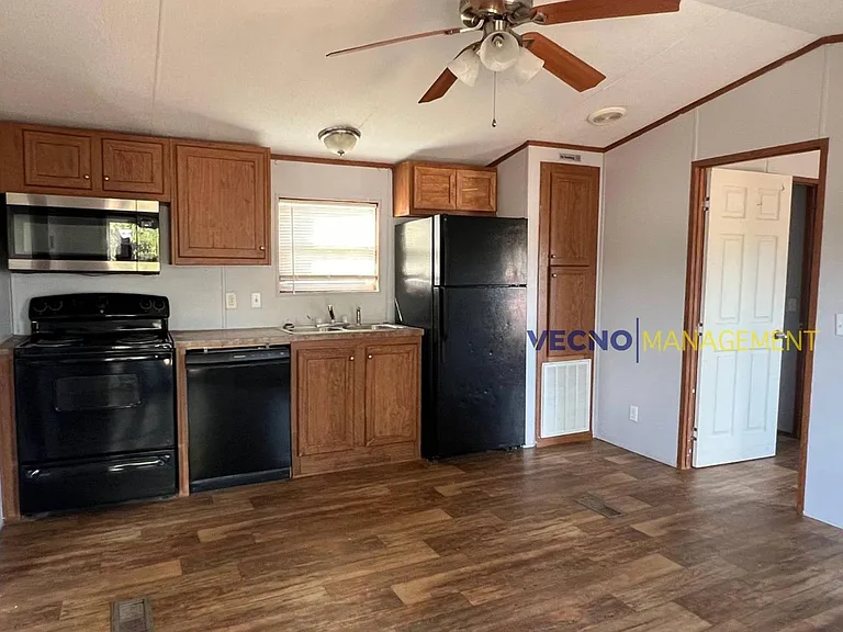 1819 Country Rd #1001-11 — Photo 2
