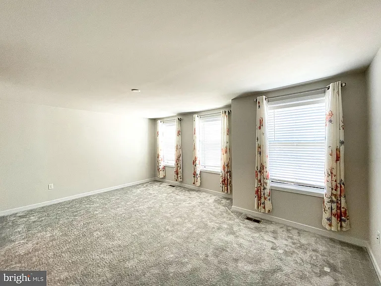 224 Lilac St — Photo 16