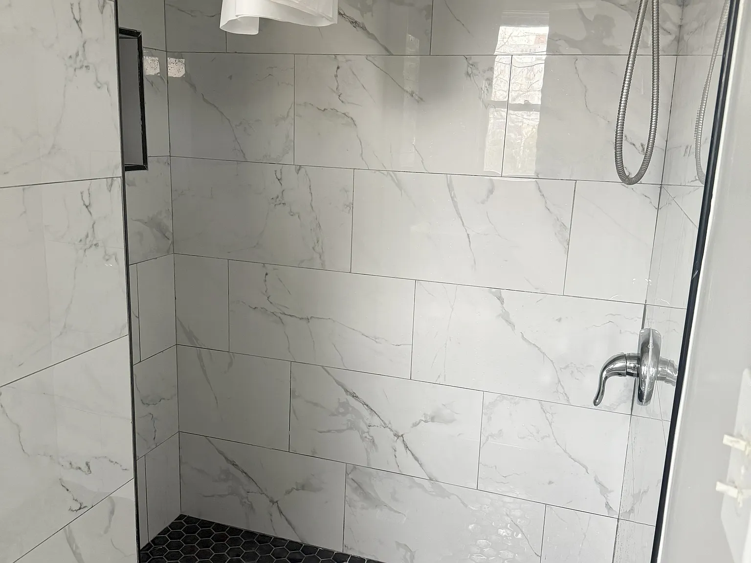 3 bed, 1320 sqft, $2,300 — Photo 4