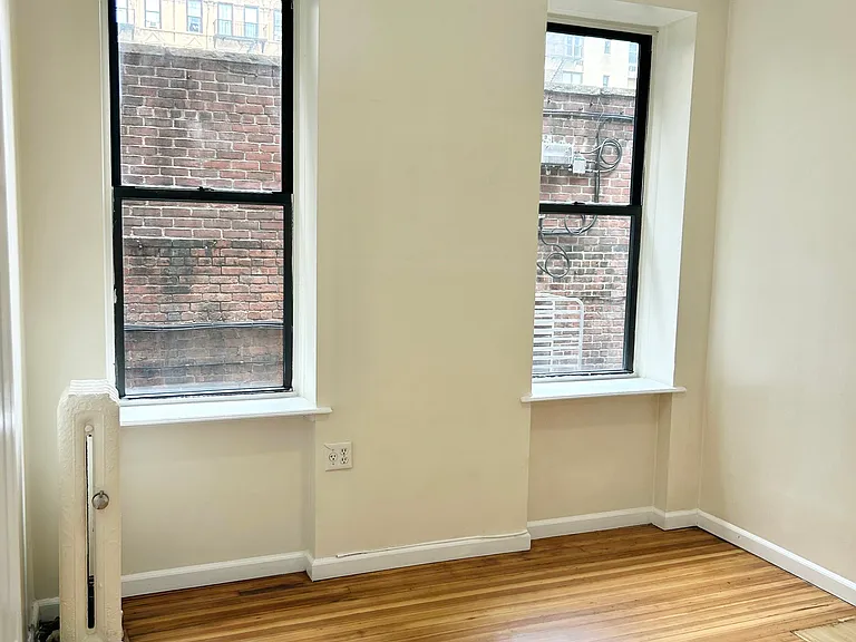 217 E 27th St #4 — Photo 10
