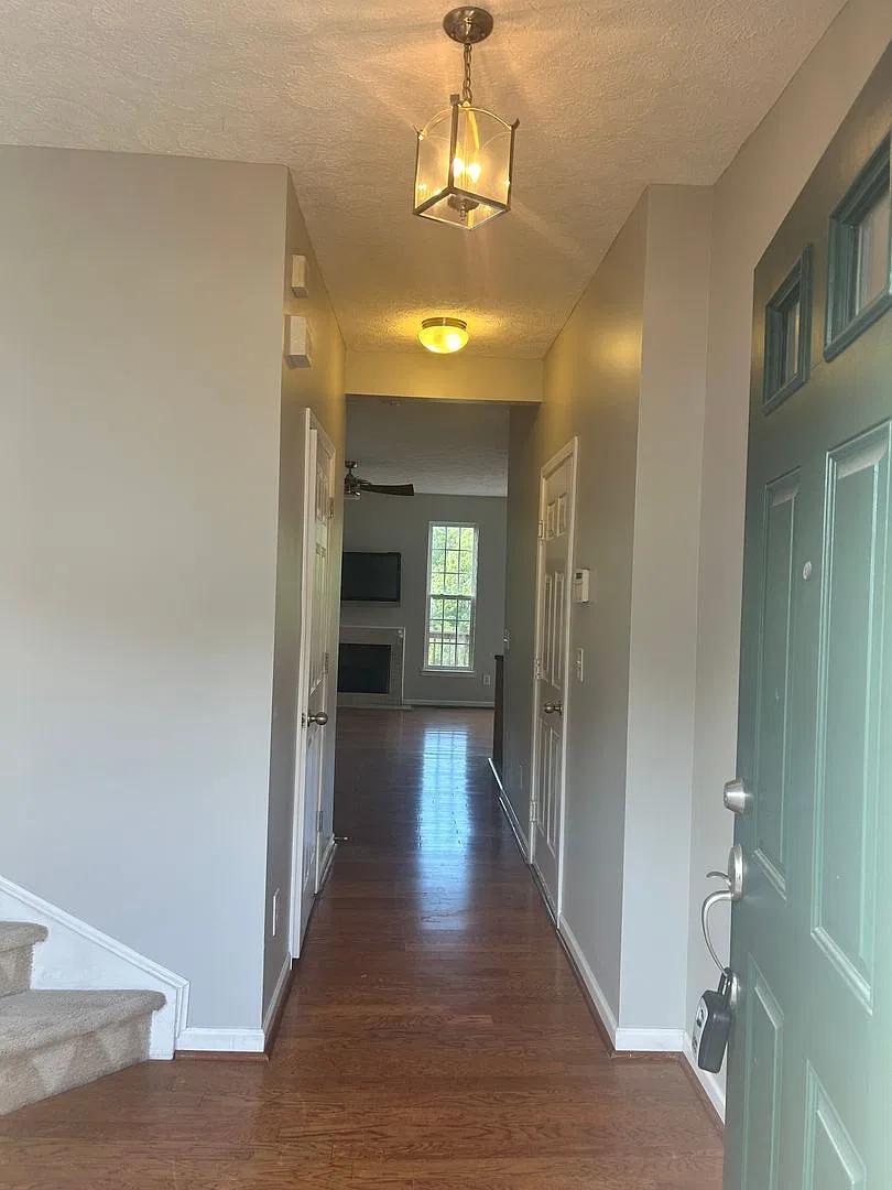 Minutes from Hwy 40 and downtown Nashville 3 bdr - 3 1/2 baths plus large Bonus Room must see! — Photo 3