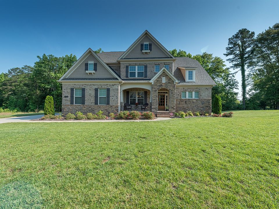 1st image of 1110 Lancashire Dr