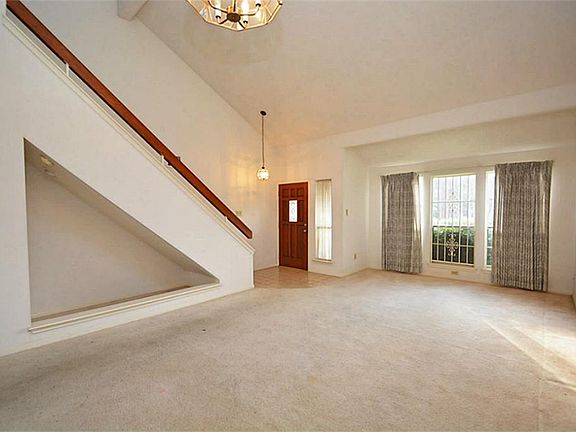 3rd image of 10119 Grove Glen Dr