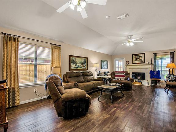 3rd image of 21119 Woodland Green Dr