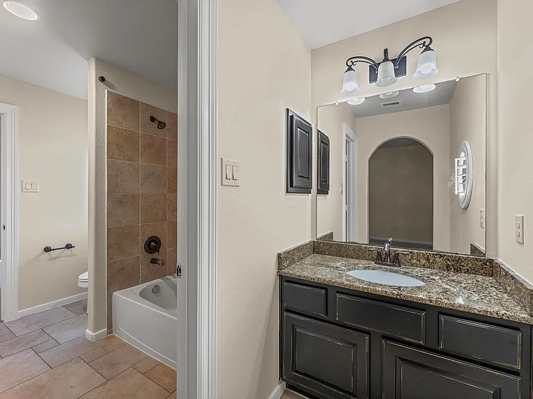 7 N Beech Springs Cir — Photo 33