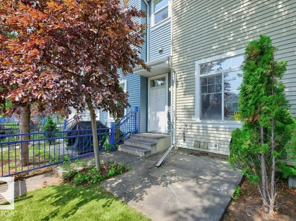 8304 11th Ave SW #7, Edmonton, AB T6X 1J8