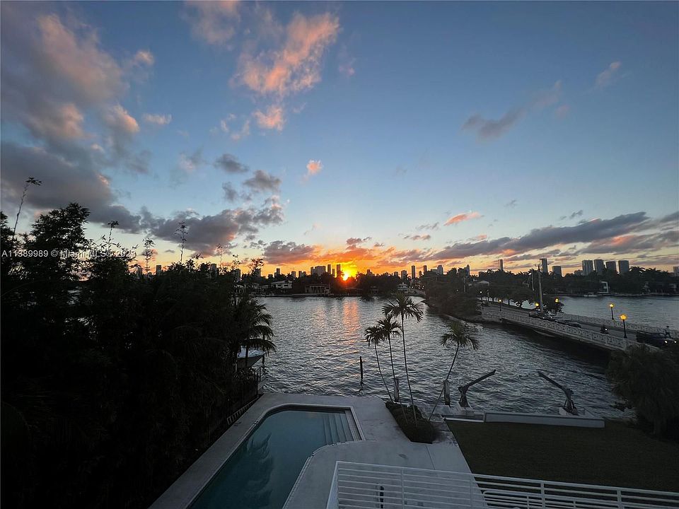 1st image of 424 W Di Lido Dr