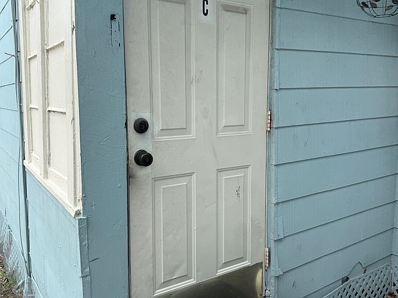 2nd image of 1425 14th St W APT C