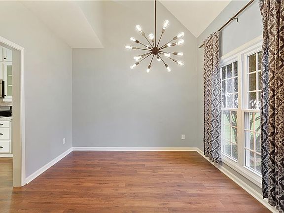 4th image of 2129 Berryhill Cir SE