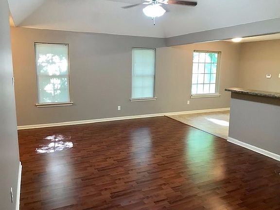 3rd image of 7413 Brentlawn Dr