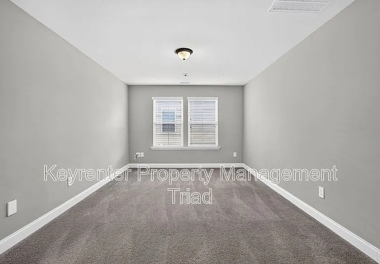 504 Eagles Way — Photo 33