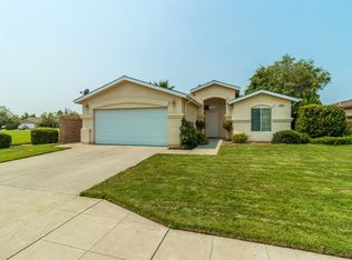 2074 Coventry Ave, Clovis, CA 93611