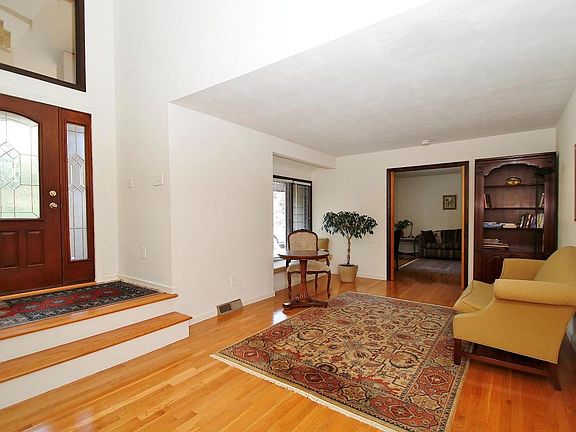 4th image of 5905 Bridlewood Dr