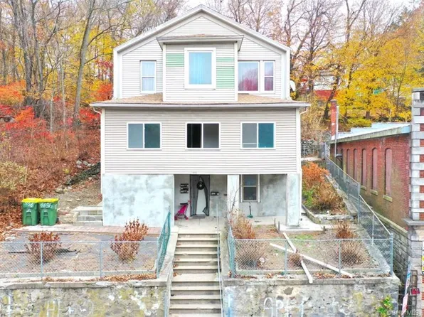 1696 North Main Street, Waterbury, CT 06704