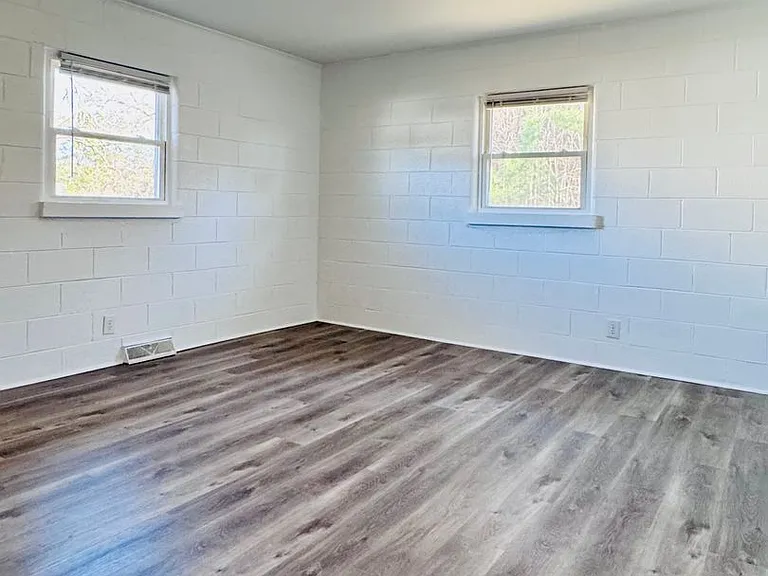 826 N Main St — Photo 12