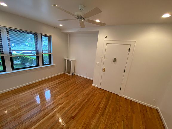 5th image of 504 McLean Ave #231