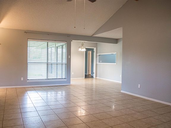 4th image of 541 Denise Dr