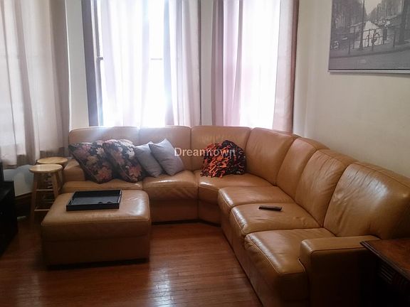 4th image of 4058 N Kenmore Ave