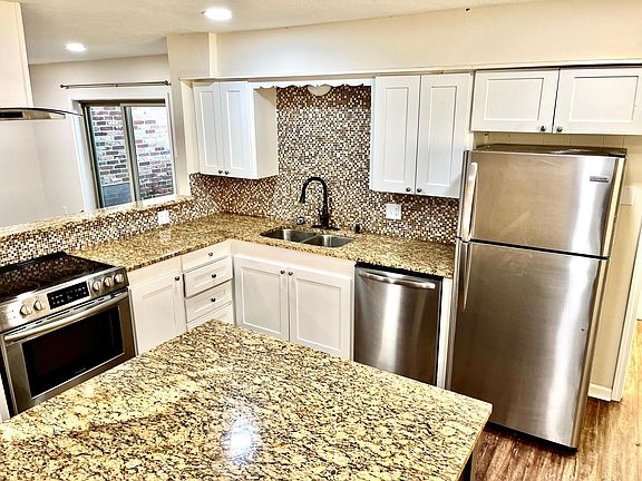 4th image of 1029 Jefferson Dr