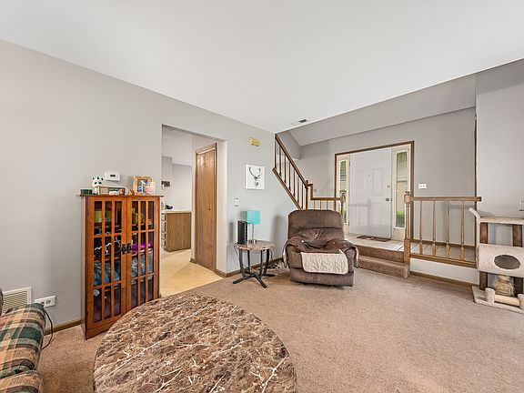 4th image of 2S762 Grove Ln #25-B