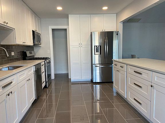4th image of 1311 Nutmeg Ct APT C