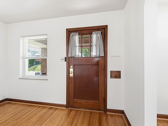 5th image of 4518 Camberwell Rd
