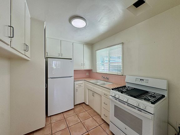3rd image of 122 N Croft Ave APT 4