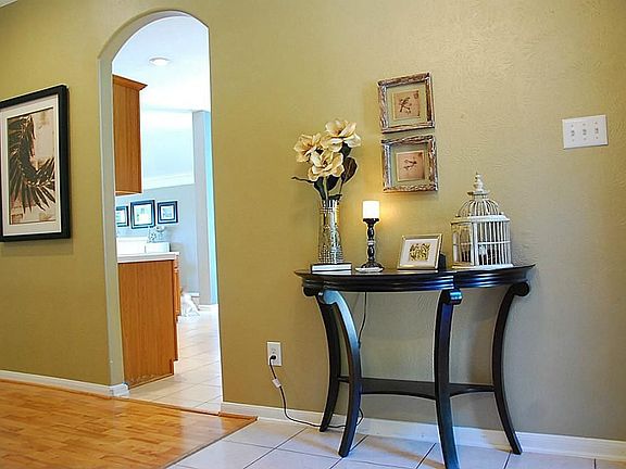 5th image of 814 Desert Rose Pl