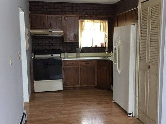 3rd image of 50 Comerford St