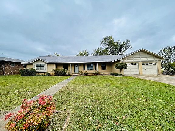 ALL BRICK w/metal roof