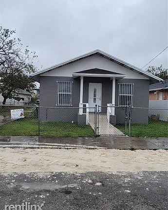 2nd image of 425 NW 13th St