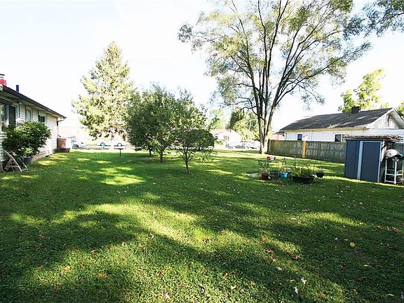 5th image of 1624 N Gladstone Ave