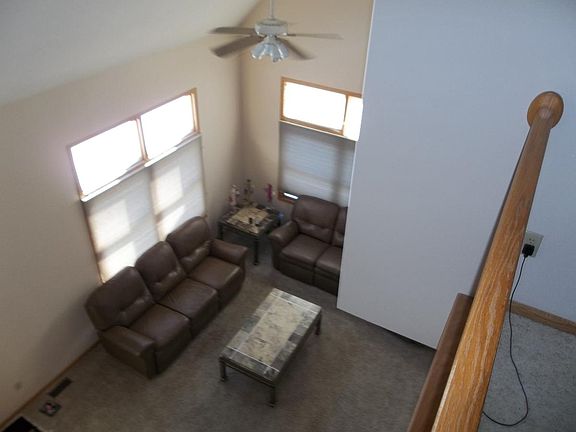 3rd image of 803 Longfellow Pl