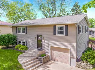 329 Maplewood Blvd, Dunlap, IL 61525