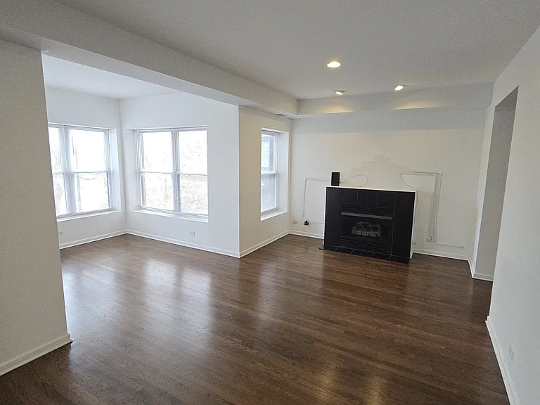 4554 S King Dr E #3-E3 — Photo 4