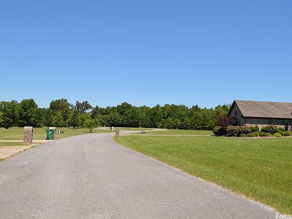 4th image of 32 Emerald Ln